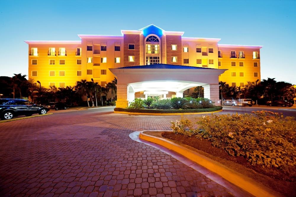 Hotel Hodelpa Garden Court Santiago De Los Caballeros Exterior foto
